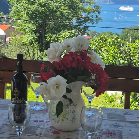 Happy Star Apartments Kotor Bagian luar foto