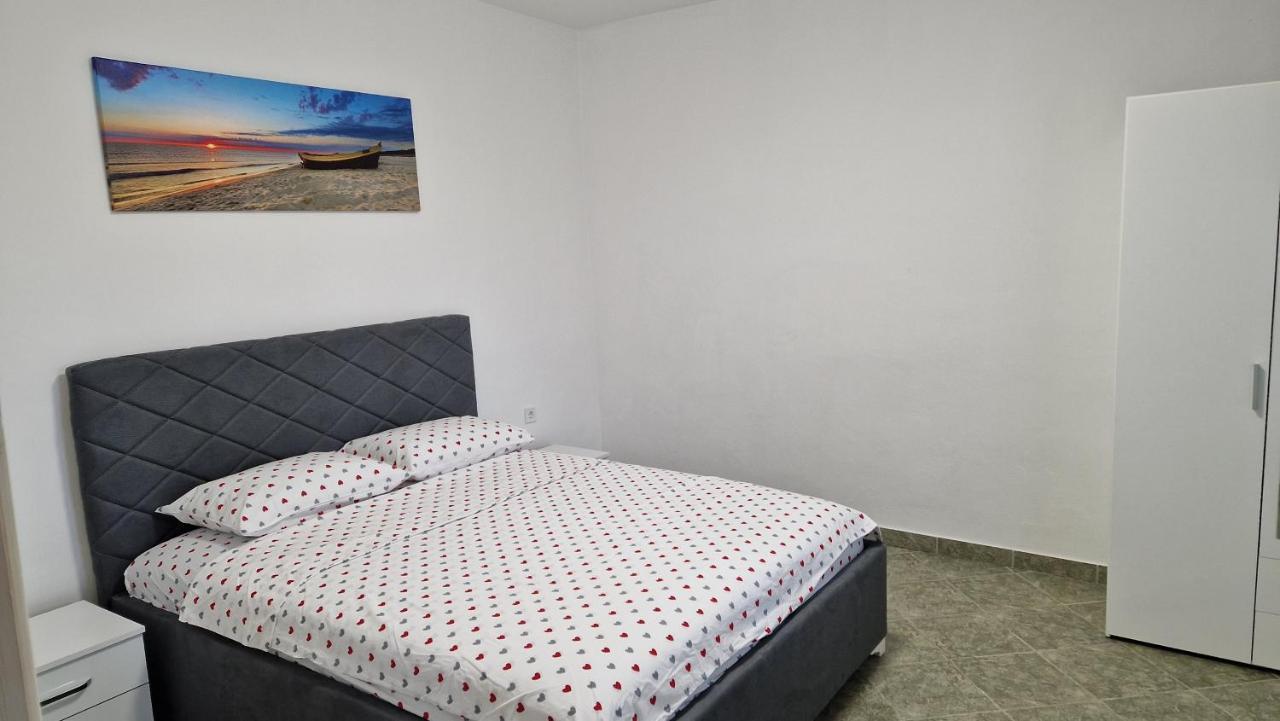 Happy Star Apartments Kotor Bagian luar foto