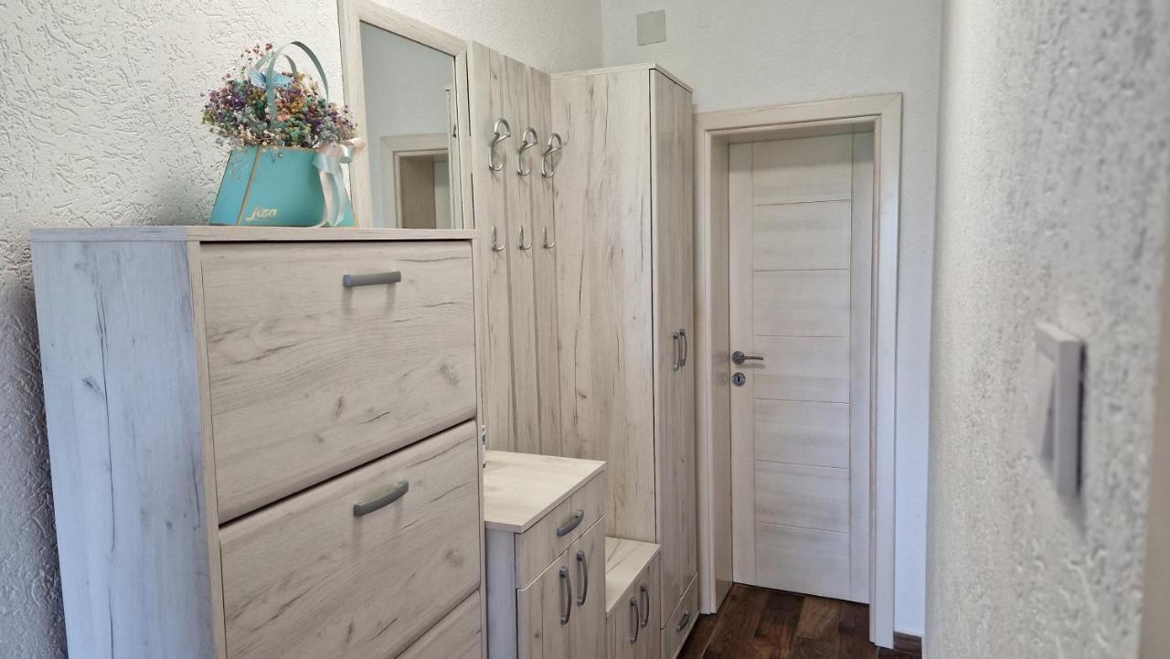 Happy Star Apartments Kotor Bagian luar foto