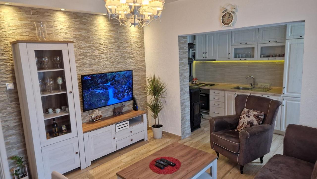 Happy Star Apartments Kotor Bagian luar foto