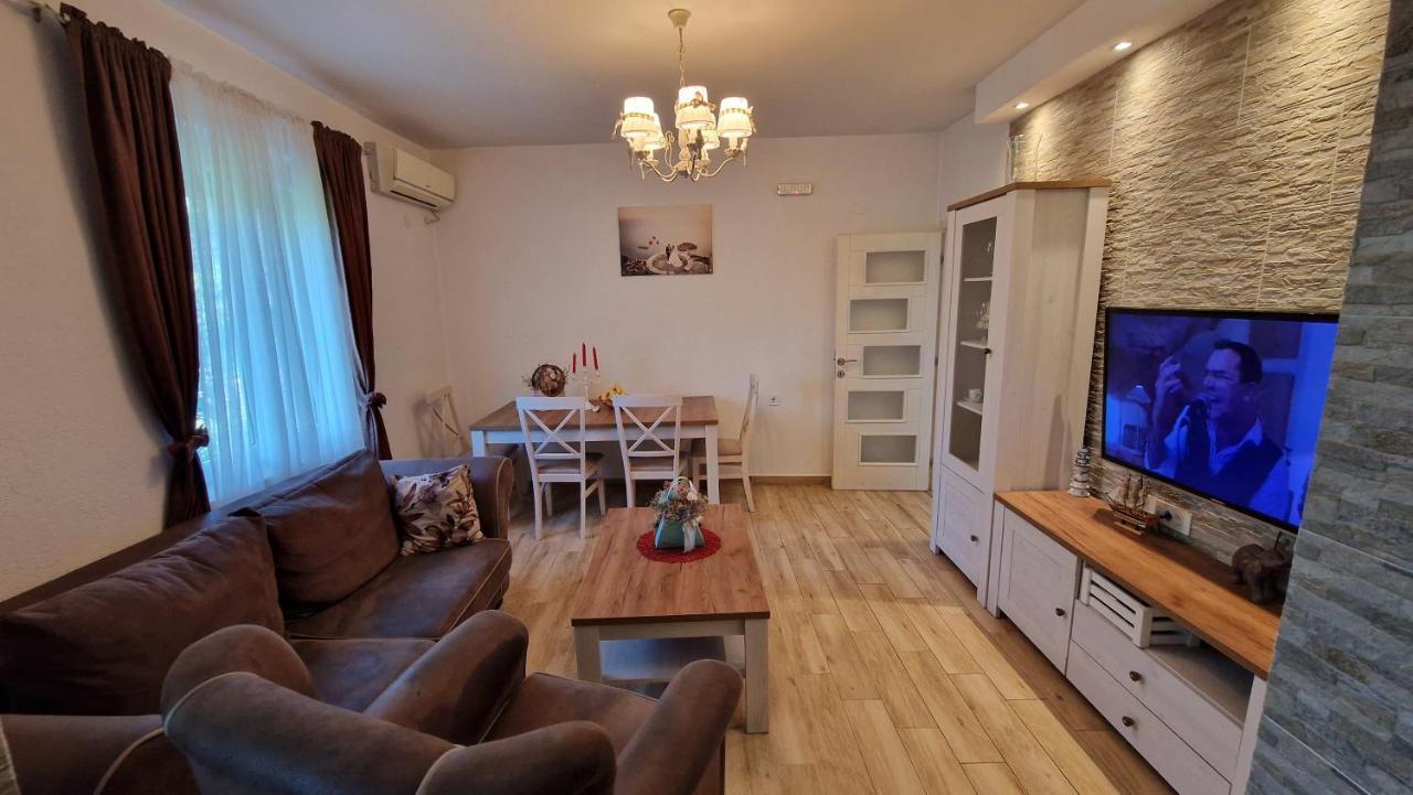 Happy Star Apartments Kotor Bagian luar foto