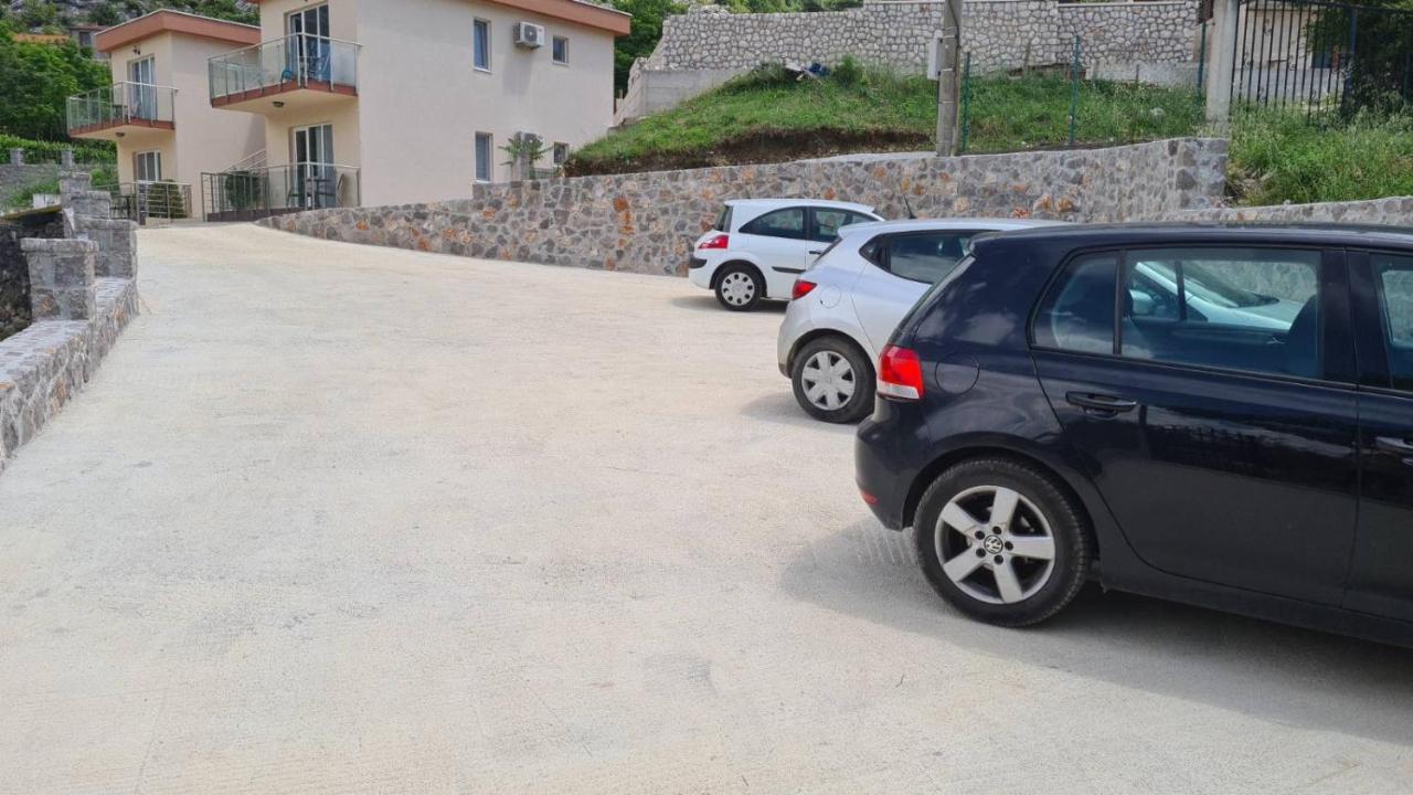 Happy Star Apartments Kotor Bagian luar foto