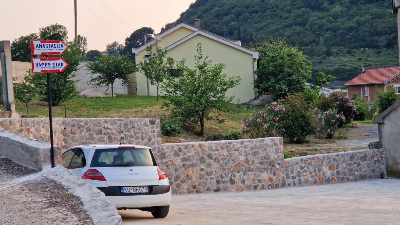 Happy Star Apartments Kotor Bagian luar foto