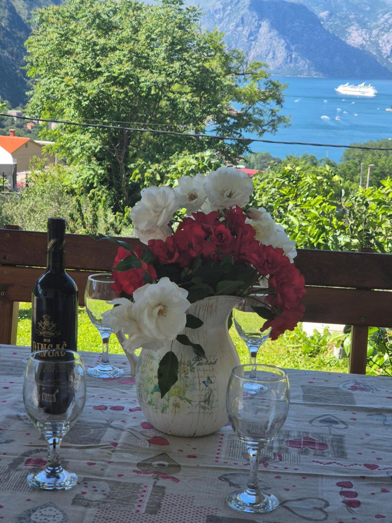 Happy Star Apartments Kotor Bagian luar foto